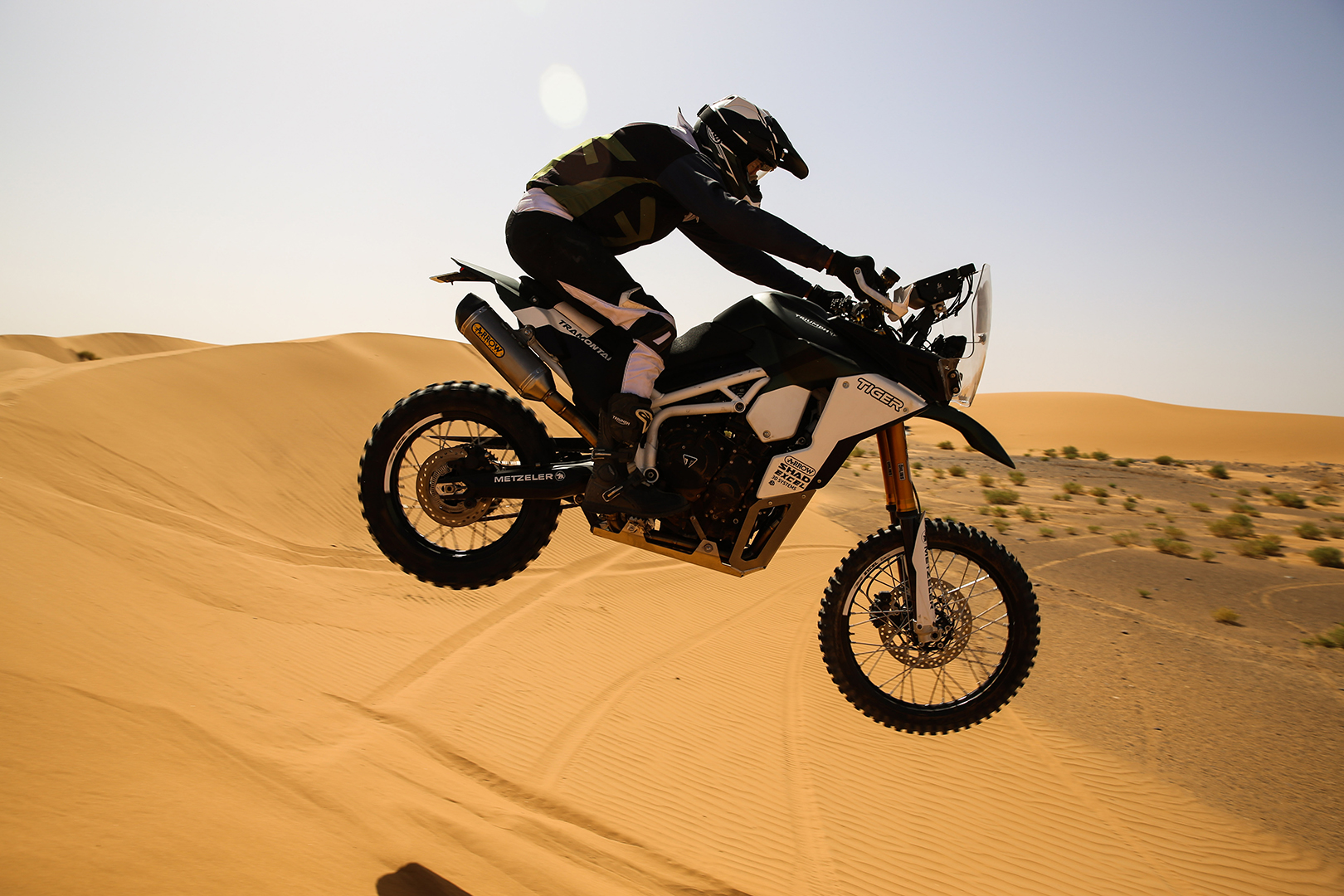 Xuy n sa m c Pan African Rally v i Triumph Tiger Tramontana